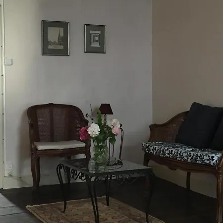 Couette-café La Maison Sur La Rivière